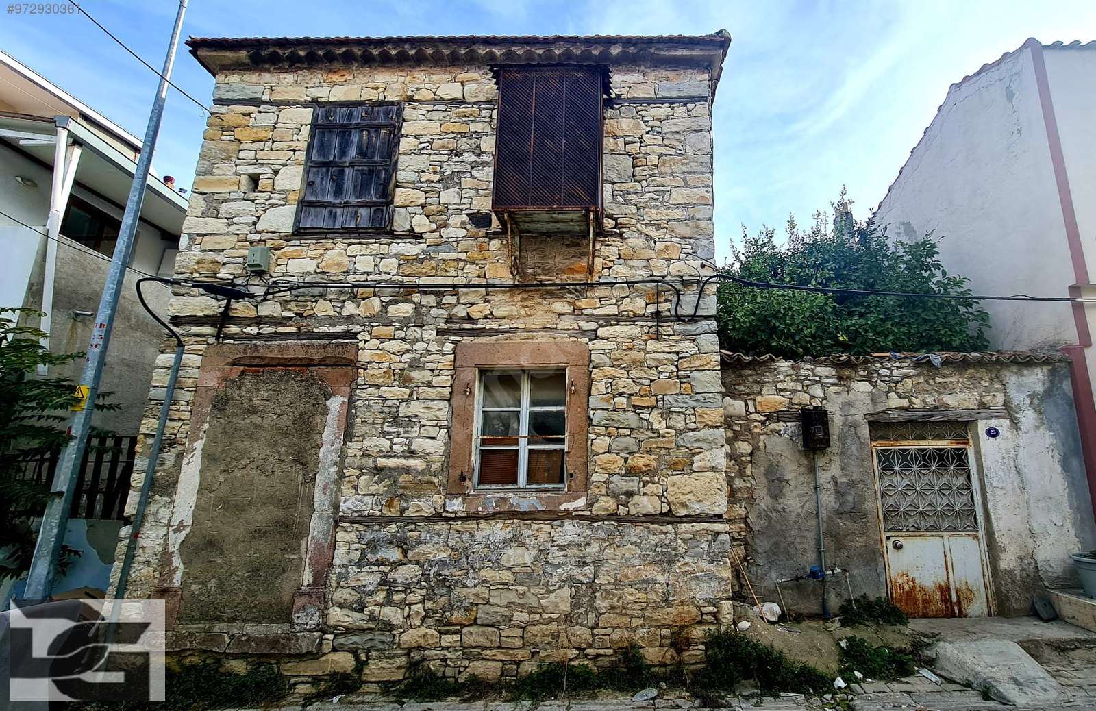 Urla Merkezde Satılık Orjinal Tarihi Taş Ev - Satılık Müstakil Ev