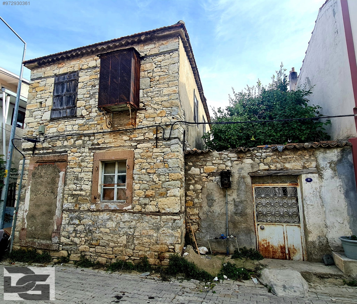 Urla Merkezde Satılık Orjinal Tarihi Taş Ev Satılık Müstakil Ev