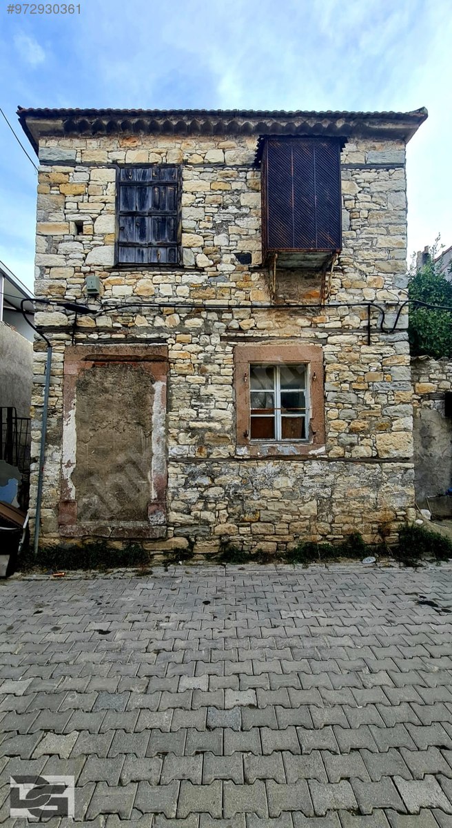 Urla Merkezde Satılık Orjinal Tarihi Taş Ev Satılık Müstakil Ev