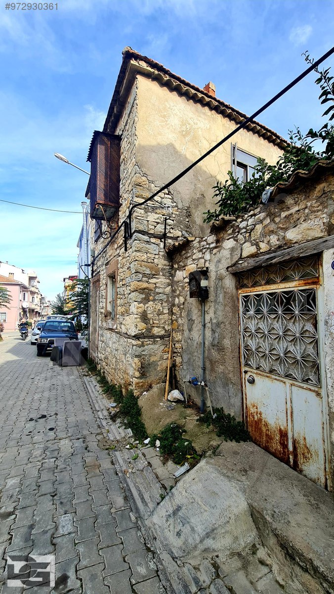 Urla Merkezde Satılık Orjinal Tarihi Taş Ev Satılık Müstakil Ev