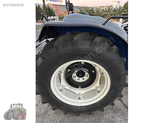 Machinery / Agricultural Machines / Tractors / New Holland / T4.80B