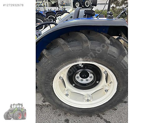 Machinery / Agricultural Machines / Tractors / New Holland / T4.80B