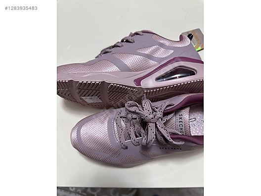 Used & Brand New Items / Clothing & Accessories / Women / Shoes / Sneakers