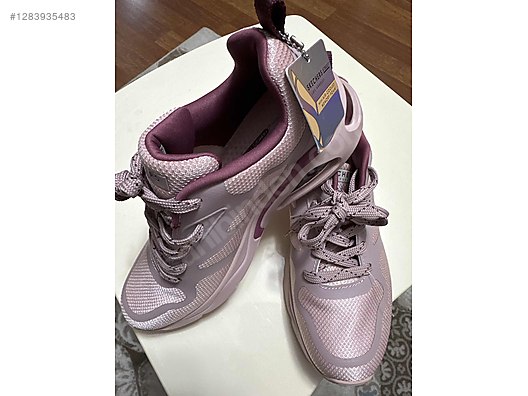 Used & Brand New Items / Clothing & Accessories / Women / Shoes / Sneakers