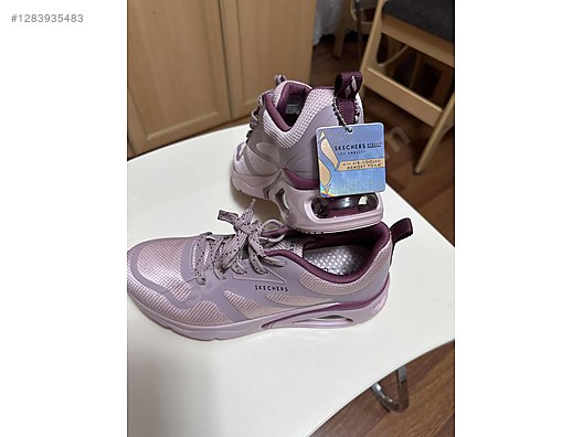 Used & Brand New Items / Clothing & Accessories / Women / Shoes / Sneakers