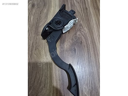 Cars & SUVs / Mechanical / FORT FOCUS C.MAX MAZDA 3 GAZ PETALI