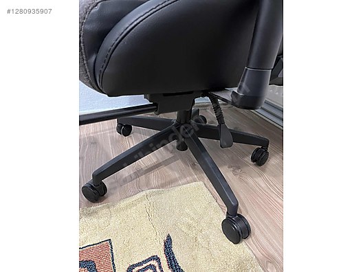 Used & Brand New Items / Gaming & Gamers Exclusive / Gaming Equipment / Gaming Chair