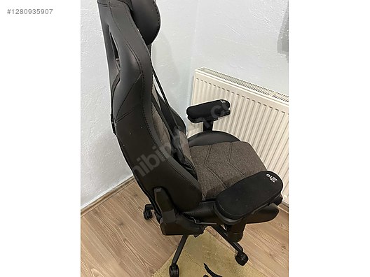 Used & Brand New Items / Gaming & Gamers Exclusive / Gaming Equipment / Gaming Chair