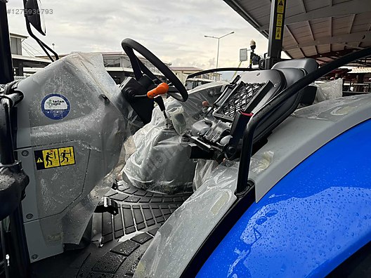 Machinery / Agricultural Machines / Tractors / New Holland / T4.60S