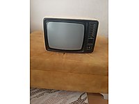 Siyah beyaz tüplü Tv