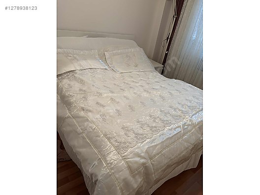 Used & Brand New Items / Home Decor / Home Textiles / Bedspread