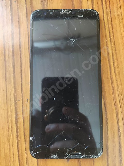 y7 2018, ekran kırık ve arka kapak yok