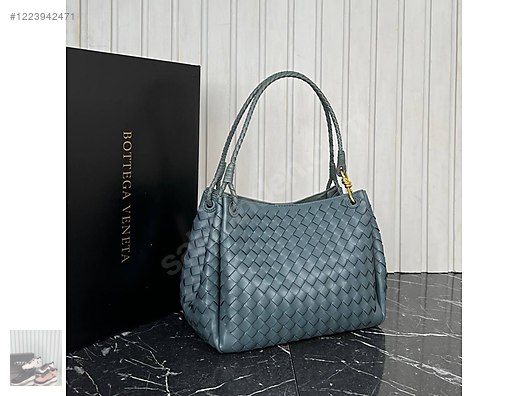 新品未使用BOTTEGA VENETA グレー¥99000 →¥42800 Bottega Veneta Andiamo Parachutte Medium İthal Ürün - Bottega