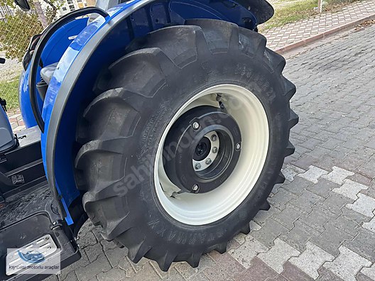 Machinery / Agricultural Machines / Tractors / New Holland / TT60 Classic