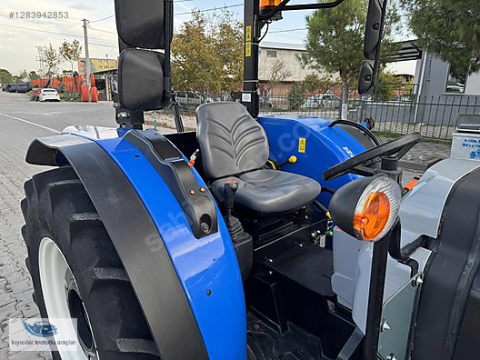 Machinery / Agricultural Machines / Tractors / New Holland / TT60 Classic