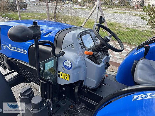 Machinery / Agricultural Machines / Tractors / New Holland / TT60 Classic