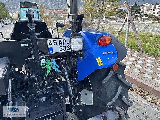 Machinery / Agricultural Machines / Tractors / New Holland / TT60 Classic