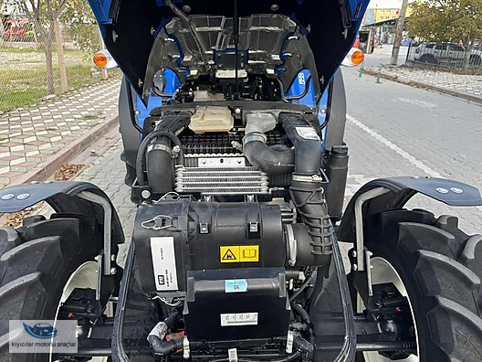 Machinery / Agricultural Machines / Tractors / New Holland / TT60 Classic