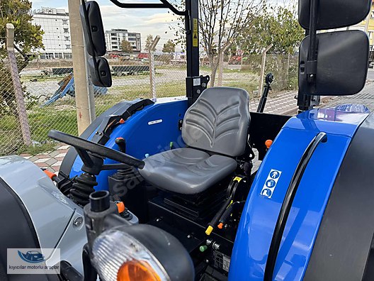 Machinery / Agricultural Machines / Tractors / New Holland / TT60 Classic