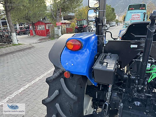 Machinery / Agricultural Machines / Tractors / New Holland / TT60 Classic