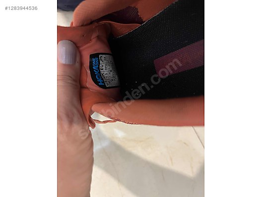 Used & Brand New Items / Clothing & Accessories / Women / Shoes / Sneakers