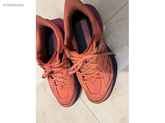 Used & Brand New Items / Clothing & Accessories / Women / Shoes / Sneakers