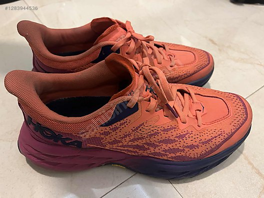 Used & Brand New Items / Clothing & Accessories / Women / Shoes / Sneakers