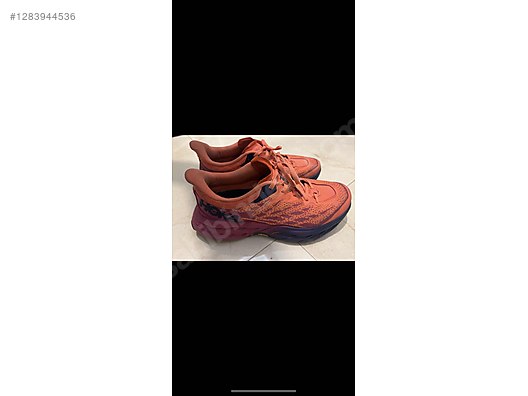 Used & Brand New Items / Clothing & Accessories / Women / Shoes / Sneakers