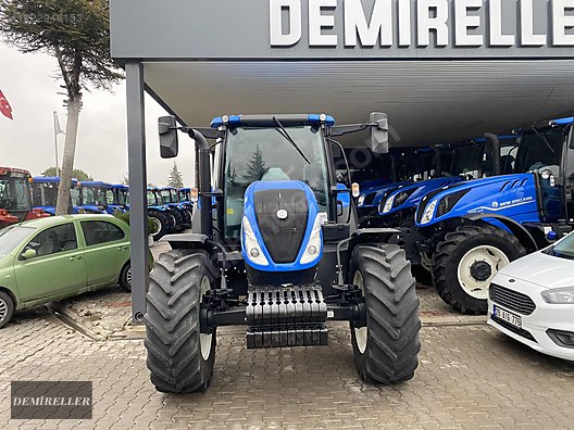 Machinery / Agricultural Machines / Tractors / New Holland / T5.140