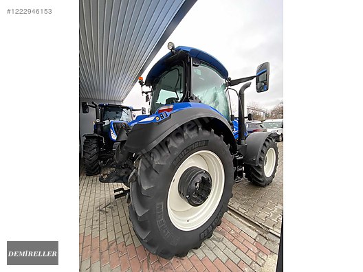 Machinery / Agricultural Machines / Tractors / New Holland / T5.140