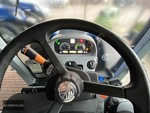 Machinery / Agricultural Machines / Tractors / New Holland / T5.140