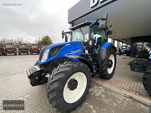 Machinery / Agricultural Machines / Tractors / New Holland / T5.140