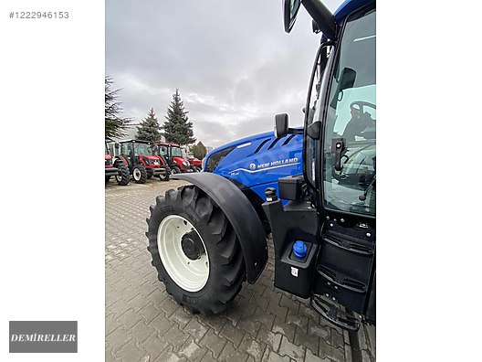 Machinery / Agricultural Machines / Tractors / New Holland / T5.140