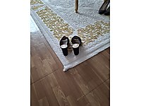 Çok az giyilmiş terlik.