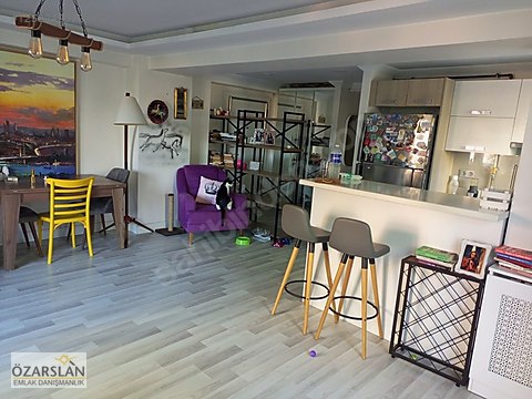 Sefaköy'de Site İçi Satılık 2+1 93 m2_Giriş Kat...