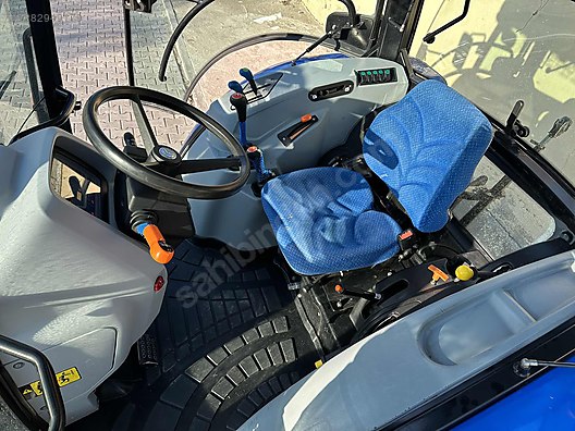 Machinery / Agricultural Machines / Tractors / New Holland / TT4.50