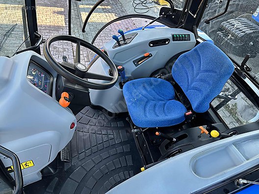 Machinery / Agricultural Machines / Tractors / New Holland / TT4.50