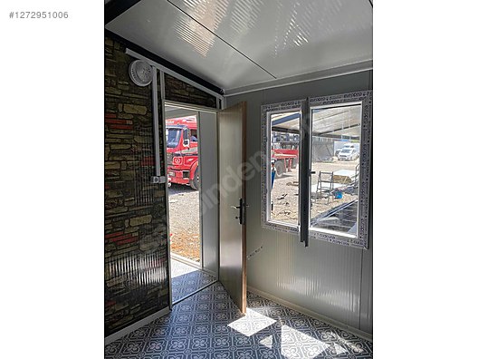 Machinery / Industrial / Containers & Cabins / Containers