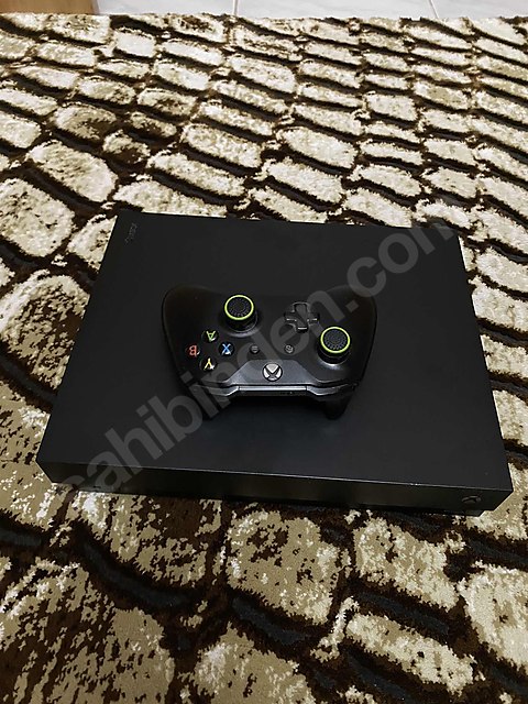 XBOX ONE X 1 TB