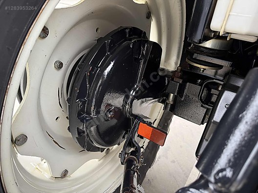 Machinery / Agricultural Machines / Tractors / New Holland / TD110D