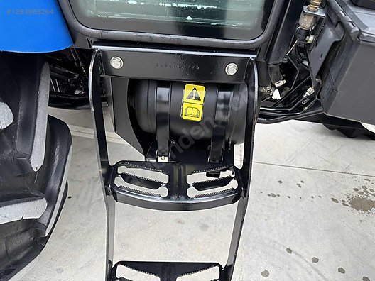 Machinery / Agricultural Machines / Tractors / New Holland / TD110D