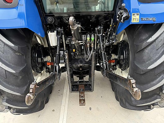 Machinery / Agricultural Machines / Tractors / New Holland / TD110D