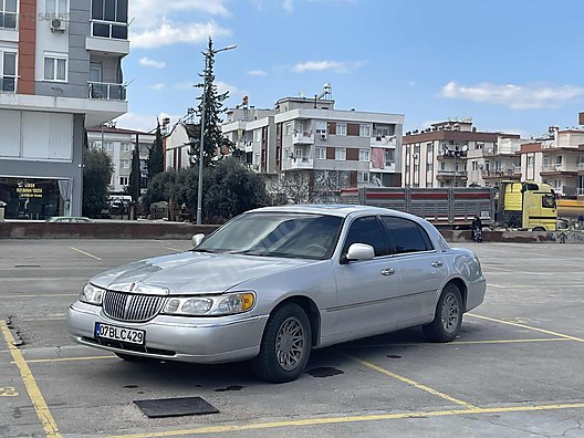 Lincoln Town Car 4.6 L NCOLN TOWN CAR CARTIER L F AT