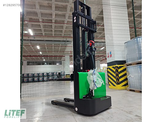 Machinery / Industrial / Carrying & Stacking Equipment / Stacking Machines