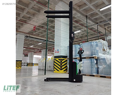 Machinery / Industrial / Carrying & Stacking Equipment / Stacking Machines