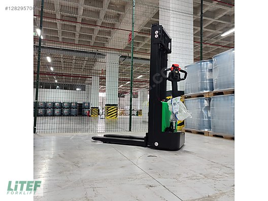 Machinery / Industrial / Carrying & Stacking Equipment / Stacking Machines