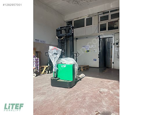 Machinery / Industrial / Carrying & Stacking Equipment / Stacking Machines