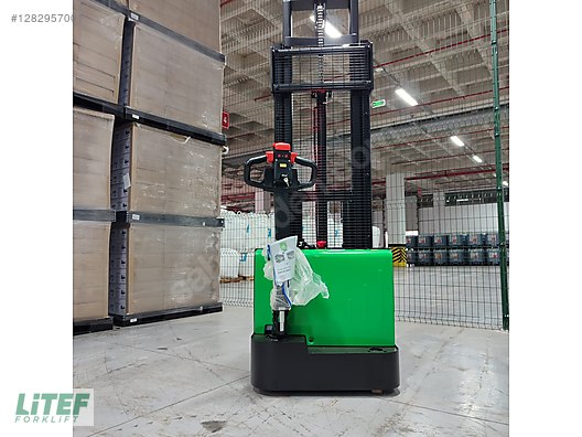 Machinery / Industrial / Carrying & Stacking Equipment / Stacking Machines