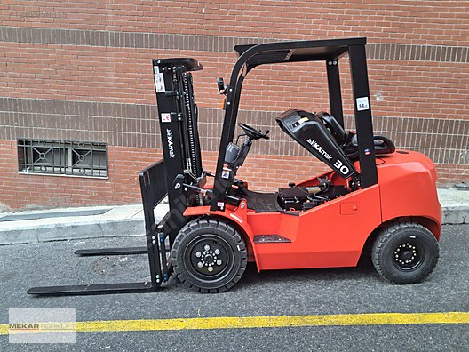 Machinery / Industrial / Carrying & Stacking Equipment / Forklifts / For Sale / Mekar