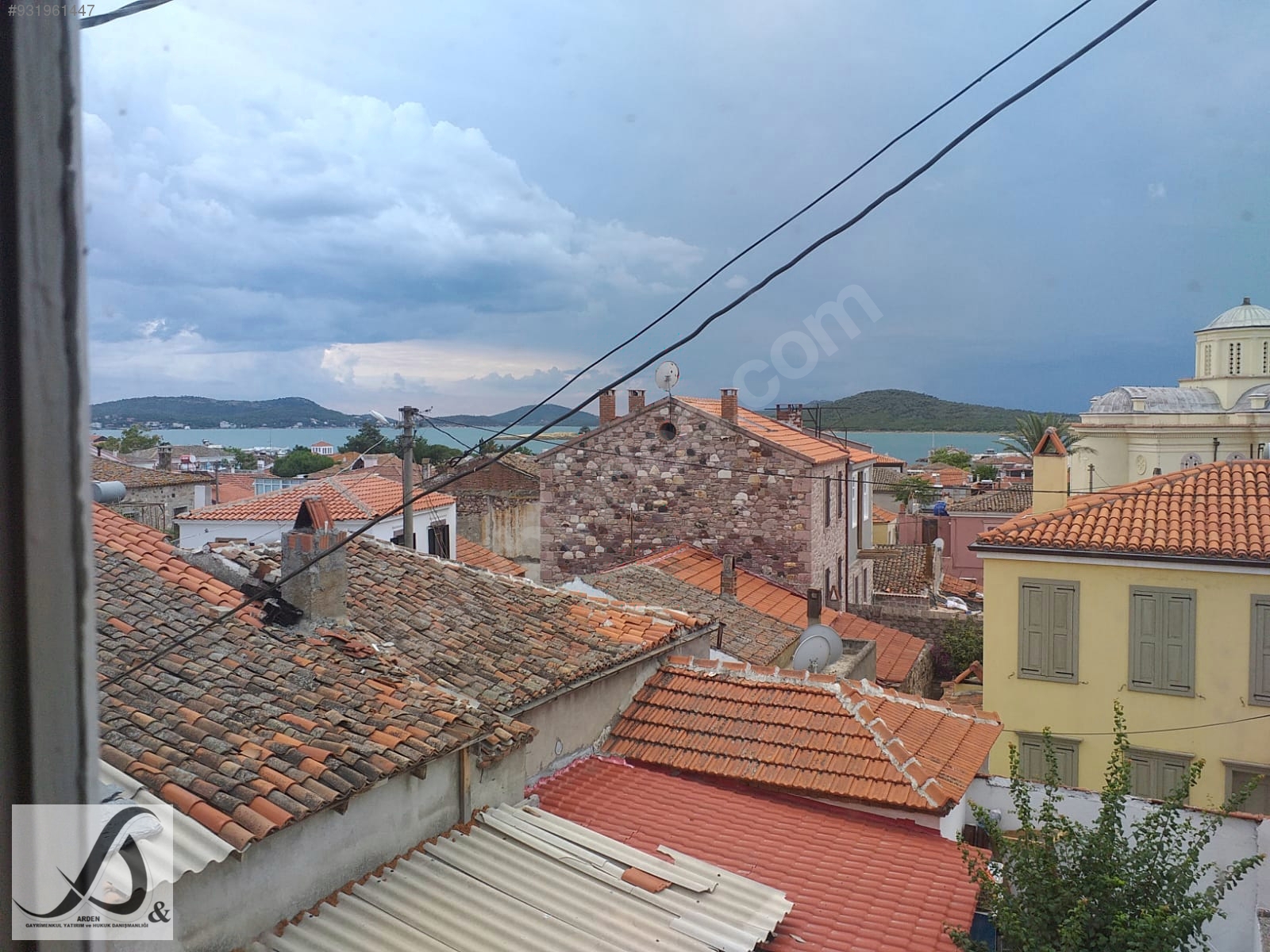 Ayvalık Cunda Merkezde Butik Otel olamaya uygun 3 katlı Rum evi